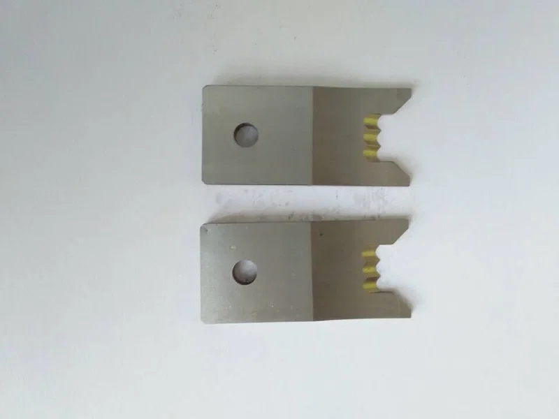 Koaksial trådstrippingsmaskin for roterende blader