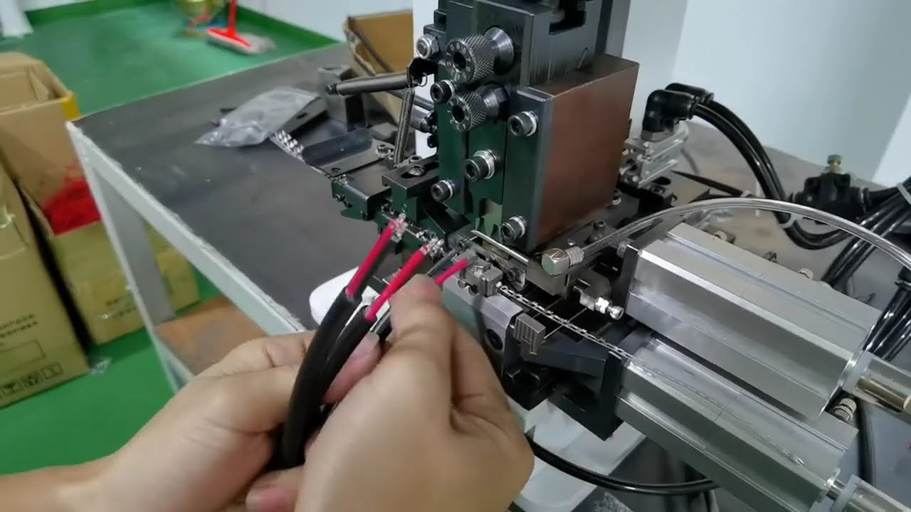 Double Wire Continuous Strip Terminal Machine One Time Processing of Two Wires